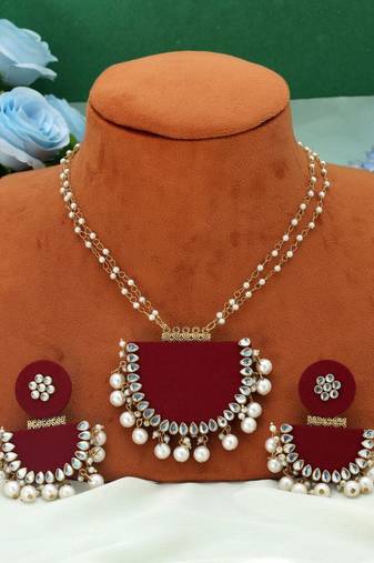 Maroon color handcraft necklace set