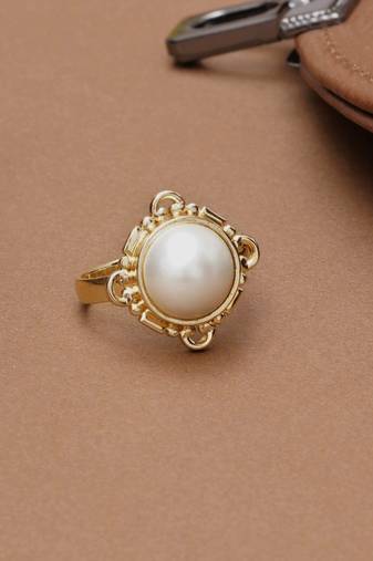 white brass ring with pearl halo floral work