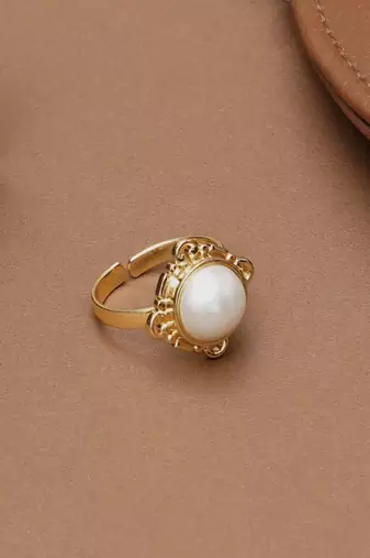 white brass ring with pearl halo floral work