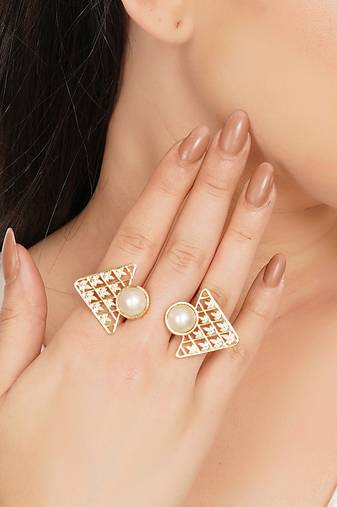 white brass ring with pearl geometric triangle work