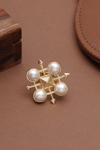 white brass ring with pearl geometric grid work