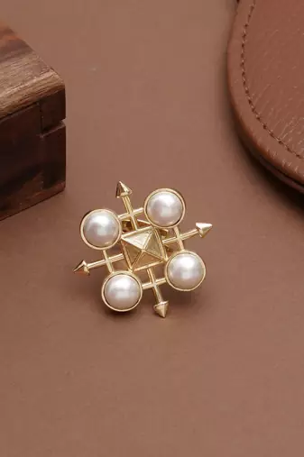 white brass ring with pearl geometric grid work