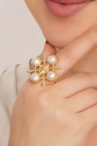white brass ring with pearl geometric grid work