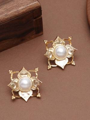 white brass earrings with pearl geometric grid work 1