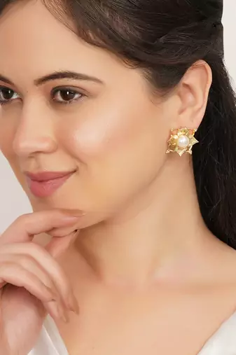 white brass earrings with pearl geometric grid work