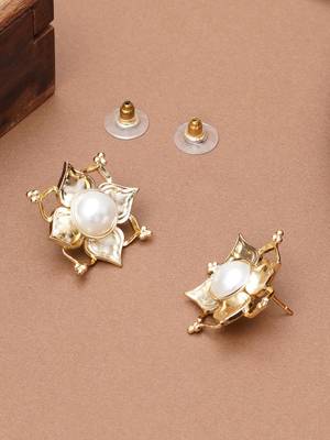 white brass earrings with pearl geometric grid work 3