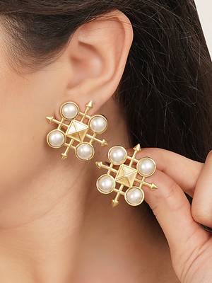 white brass earrings with pearl geometric work 4