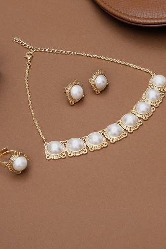 golden brass necklace set with halo pearl work