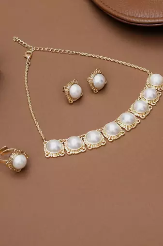golden brass necklace set with halo pearl work
