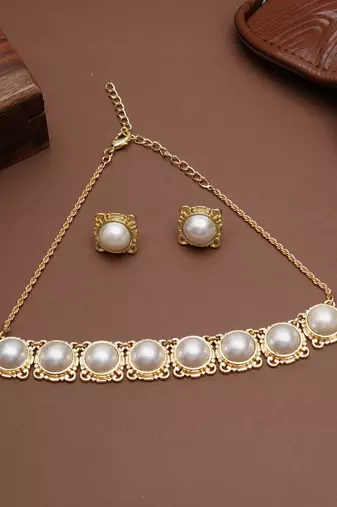 golden brass necklace set with pearl halo work