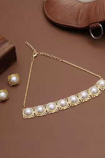 golden brass necklace set with pearl halo work