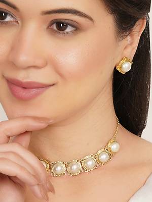 golden brass necklace set with pearl halo work 4