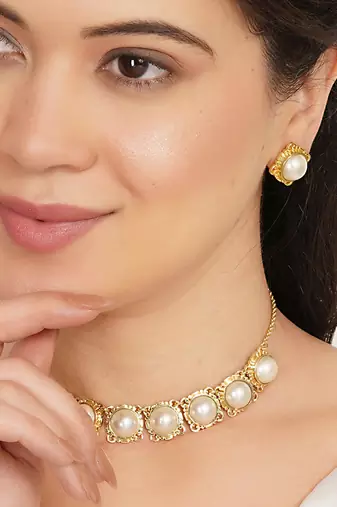 golden brass necklace set with pearl halo work