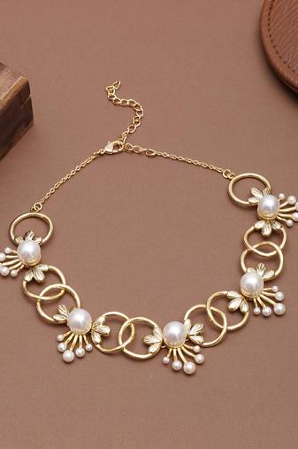 gold alloy necklace with pearl floral link design