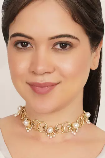 gold alloy necklace with pearl floral link design
