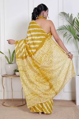 Women yellow pure cotton printed bandhej ehtnic saree aay-124 2