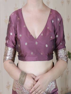Dark mauve woven self design silk blend banarasi saree with blouse 5