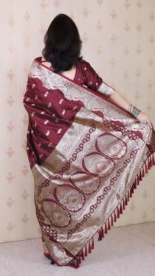 Maroon woven self design silk blend banarasi saree with blouse 4