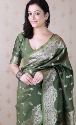 Mehendi woven self design silk blend banarasi saree with blouse 2