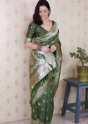 Mehendi woven self design silk blend banarasi saree with blouse 4