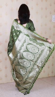Mehendi woven self design silk blend banarasi saree with blouse 5