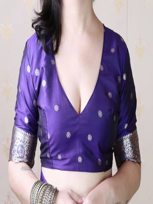 Violet woven self design silk blend banarasi saree with blouse 5