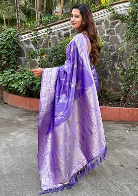Lavender woven self design silk blend banarasi saree with blouse 4