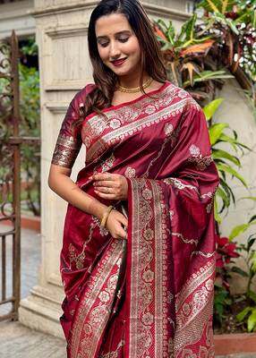 Maroon woven self design silk blend banarasi saree with blouse 3
