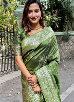 Mehendi woven self design silk blend banarasi saree with blouse 2