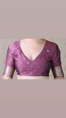Dark mauve woven self design silk blend banarasi saree with blouse 5