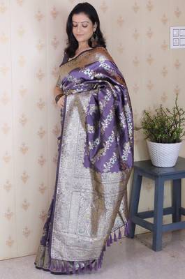 Lavender woven self design silk blend banarasi saree with blouse 3