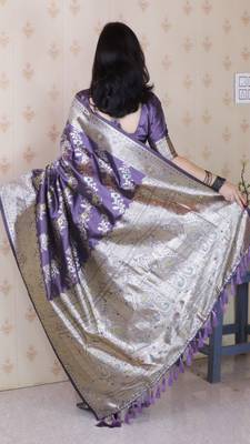 Lavender woven self design silk blend banarasi saree with blouse 4