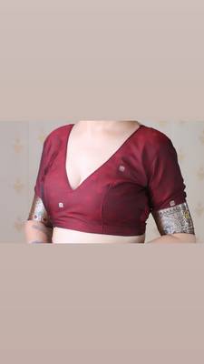 Maroon woven self design silk blend banarasi saree with blouse 5