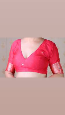Pink woven self design silk blend banarasi saree with blouse 5