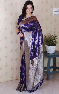 Violet woven self design silk blend banarasi saree with blouse 3