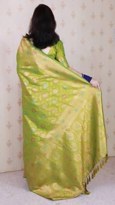 Mehendi woven self design silk blend banarasi saree with blouse 4