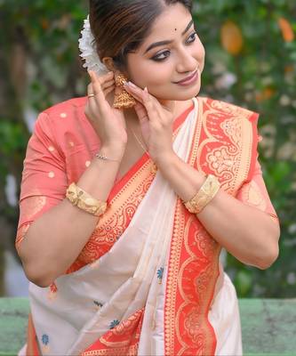 White red woven self design silk blend durga pooja saree with blouse 2