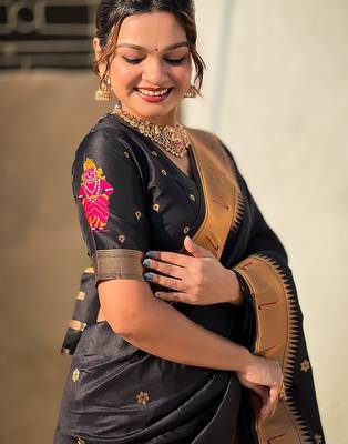 Black woven self design pure silk paithani saree with blouse 4