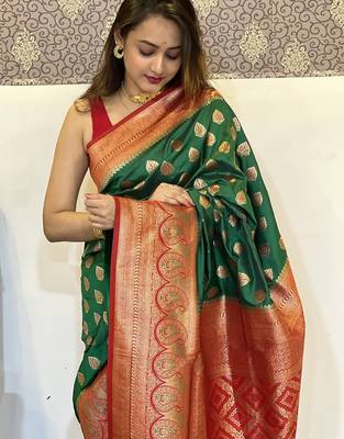 Green woven self design silk blend paithani saree with blouse 3