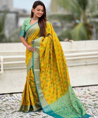 Mehendi woven self design silk blend patola saree with blouse 3