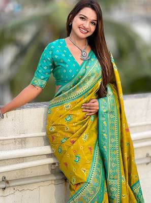 Mehendi woven self design silk blend patola saree with blouse 2