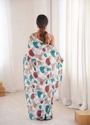 Women party wear digital print heavy chinnon saree with un sttiched blouse 4