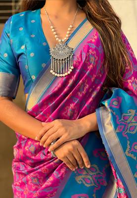 Magenta woven self design silk blend patola saree with blouse 3