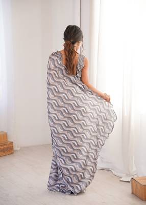 Women party wear digital print heavy chinnon saree with un sttiched blouse 4