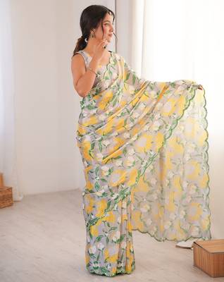 Women party wear digital print heavy chinnon saree with un sttiched blouse 3