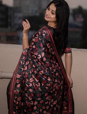 Black printed kolam silk printed saree with blouse 4