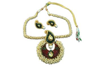 Elegant Maroon & Green Necklace set Studded with pearls 2