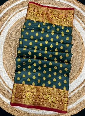 Green soft banarasi silk saree with zari weaving & rich pallu 2