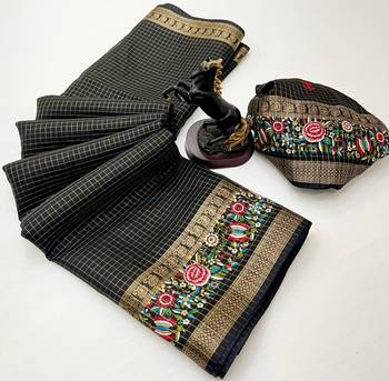 Black spice silk saree with zari border, check design & floral pallu 3