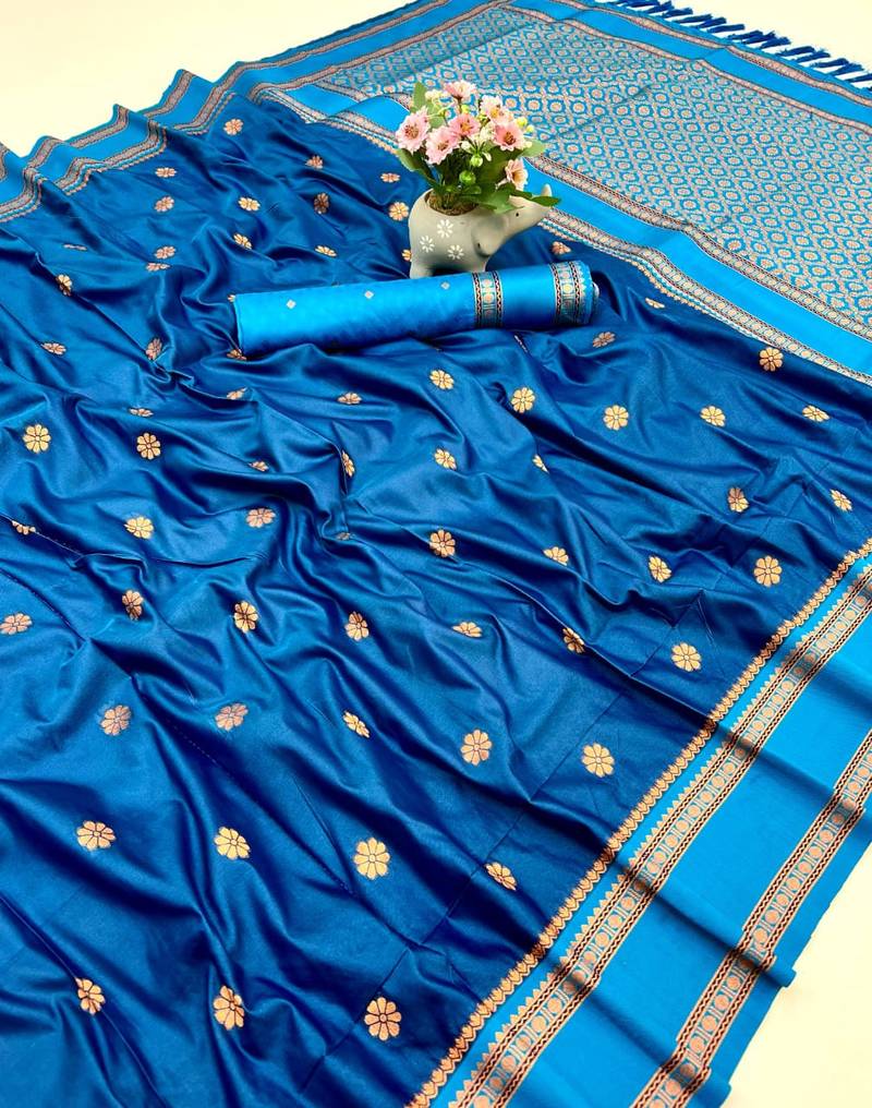 Rama green soft silk saree with dual zari motifs, narayan border & contrast pallu